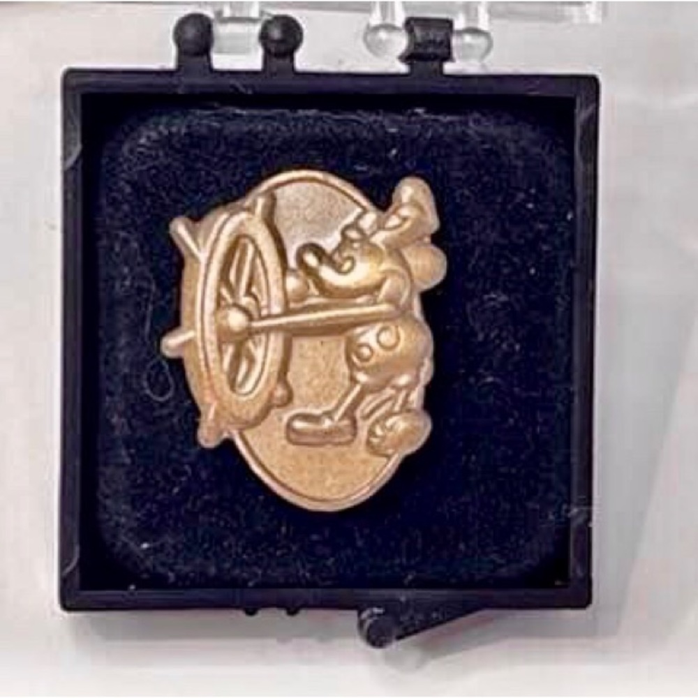 Walt Disney World Steamboat Willie one year cast member award pin , never worn